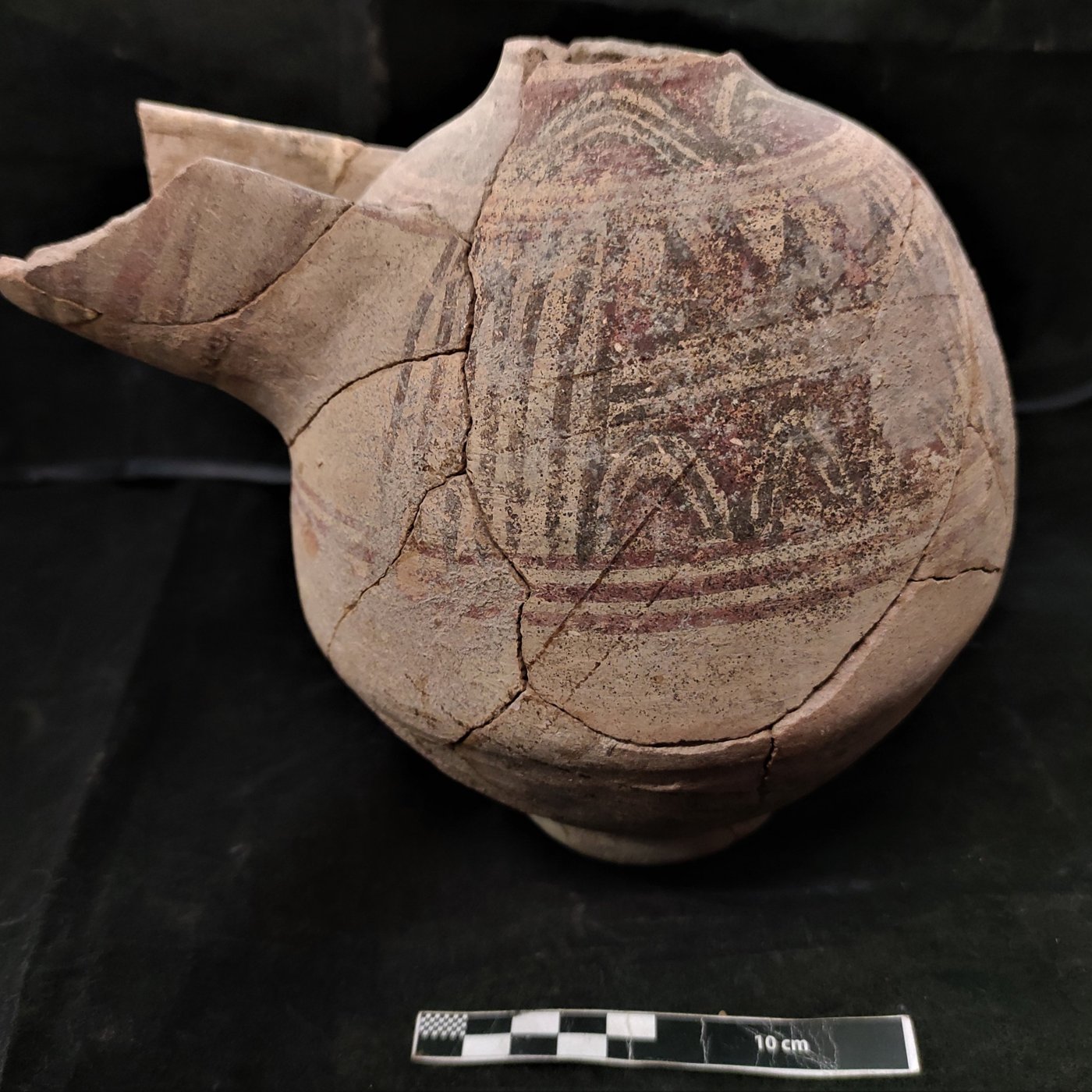 Painted decoration on the body of a vessel